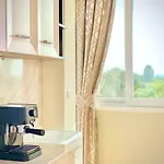 Alonia - Your Shelter By The Park And * Burgas