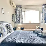 Alonia - Your Shelter By The Park And Apartamento