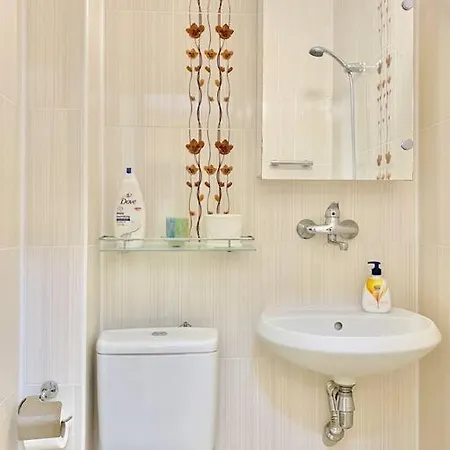 Alonia - Your Shelter By The Park And Apartment Burgas