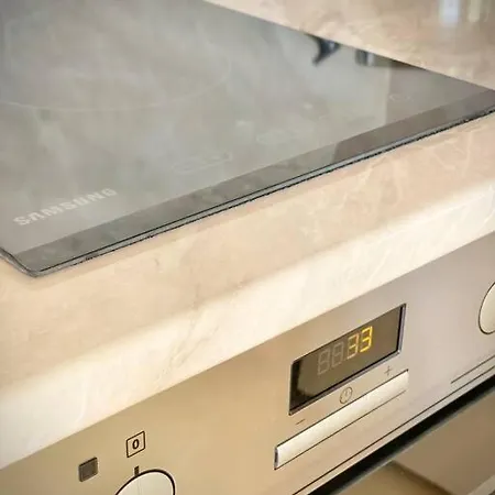 Alonia - Your Shelter By The Park And *