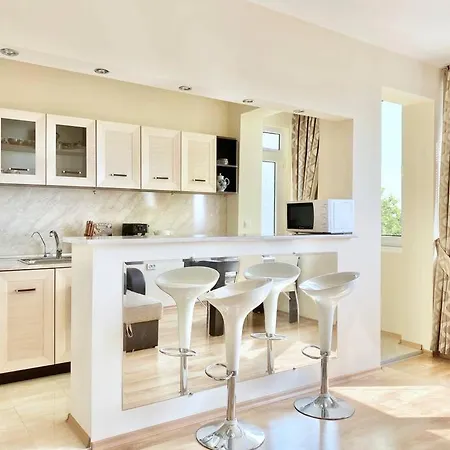 Apartment Alonia - Your Shelter By The Park And Burgas