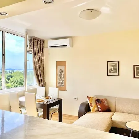 Apartment Alonia - Your Shelter By The Park And