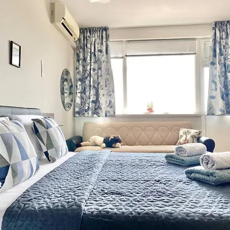 Alonia - Your Shelter By The Park And Апартаменти