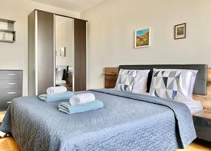 Alonia - Your Shelter By The Park And Apartment Burgas City