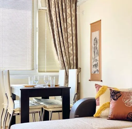 Alonia - Your Shelter By The Park And