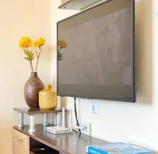 Alonia - Your Shelter By The Park And Appartement *