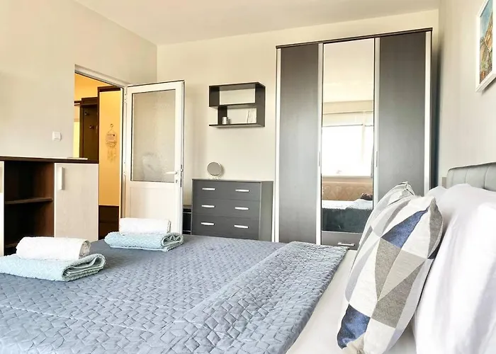 Alonia - Your Shelter By The Park And Appartement *