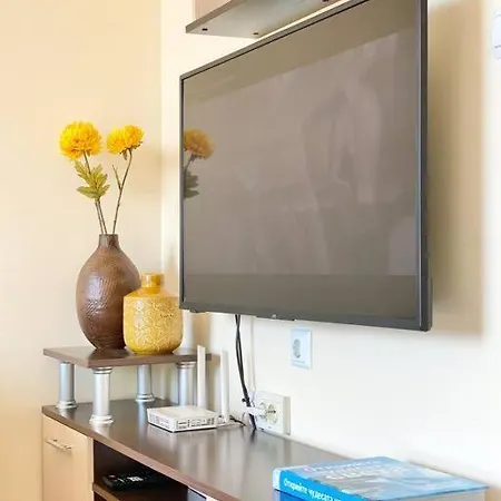 Alonia - Your Shelter By The Park And Apartamento *