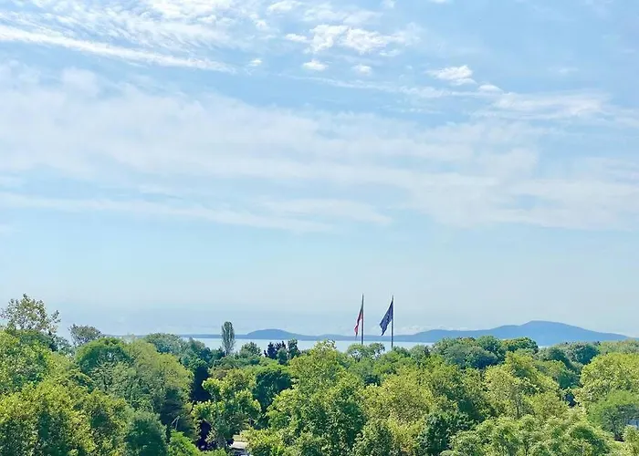 Alonia - Your Shelter By The Park And Apartamento *