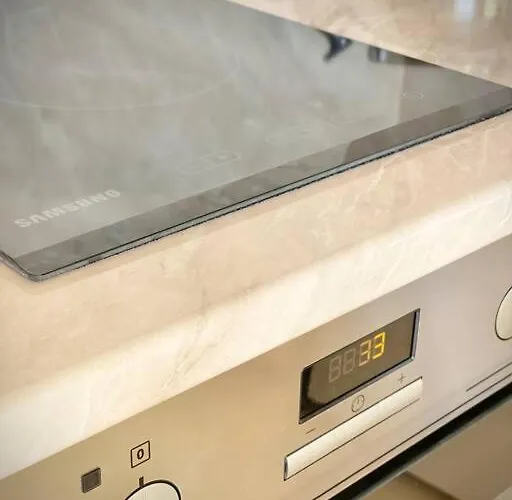 Alonia - Your Shelter By The Park And *