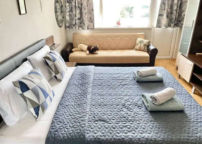 Alonia - Your Shelter By The Park And Apartament