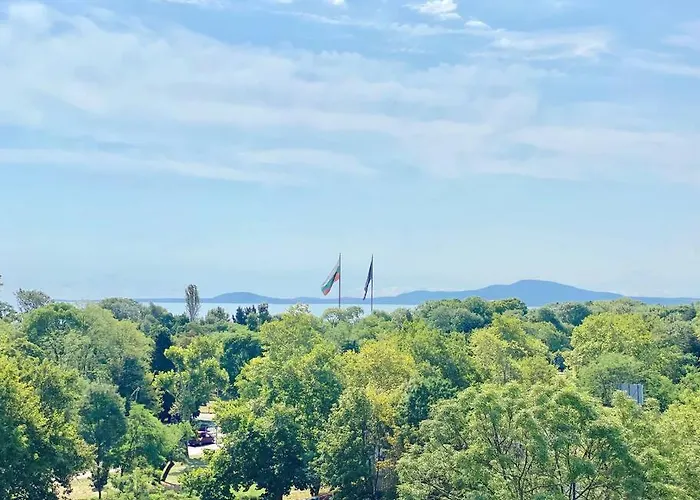 Alonia - Your Shelter By The Park And Burgas