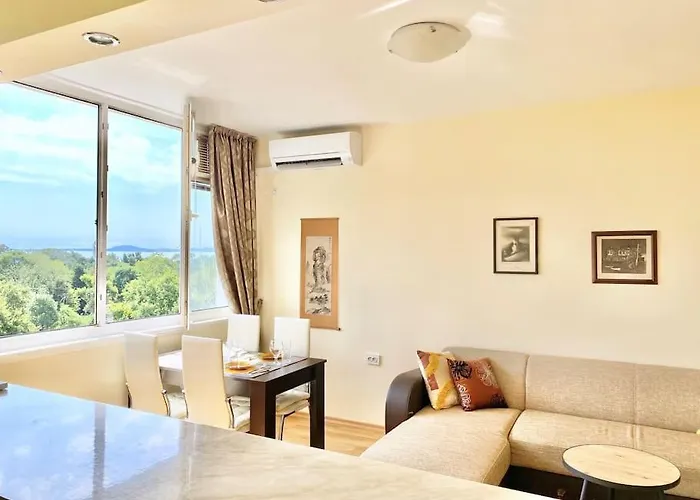 Apartament Alonia - Your Shelter By The Park And